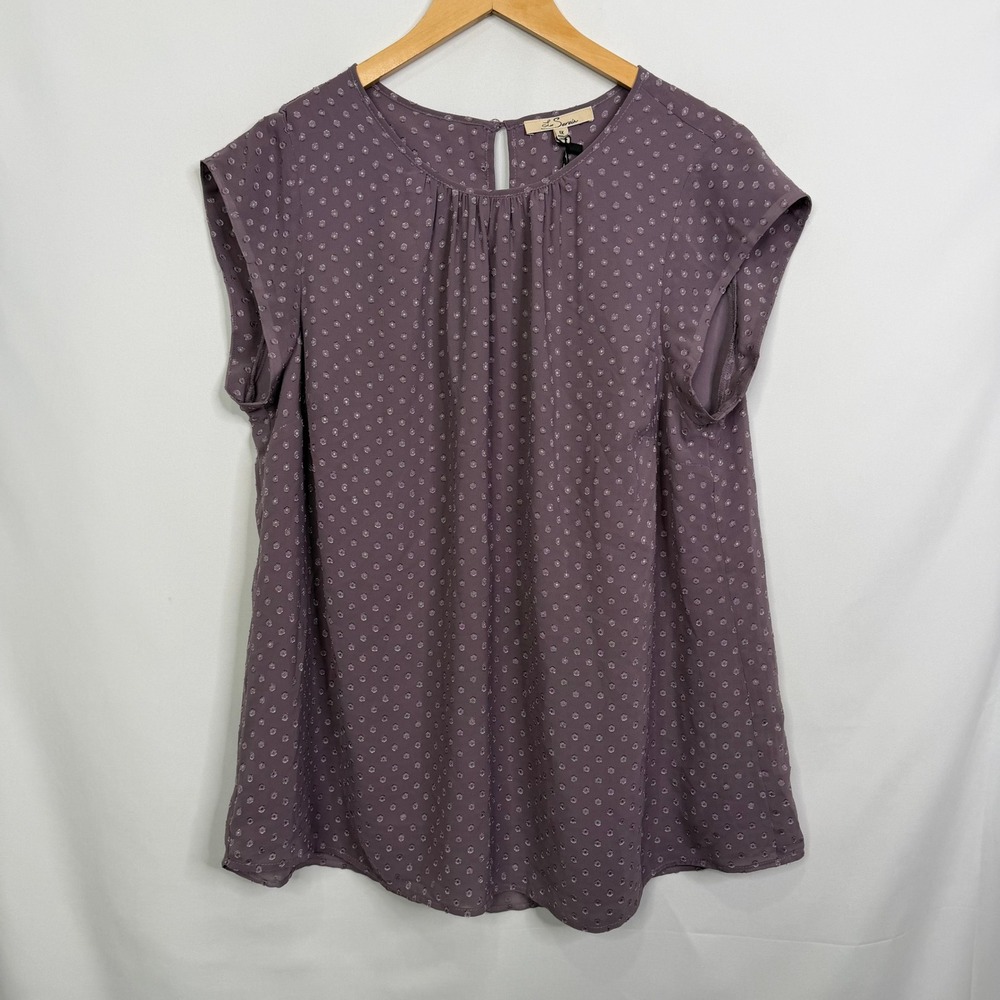 Les Serein Landon Short Sleeve Crew Neck Blouse Light Purple Swiss Dot 1X NEW - Picture 3 of 9